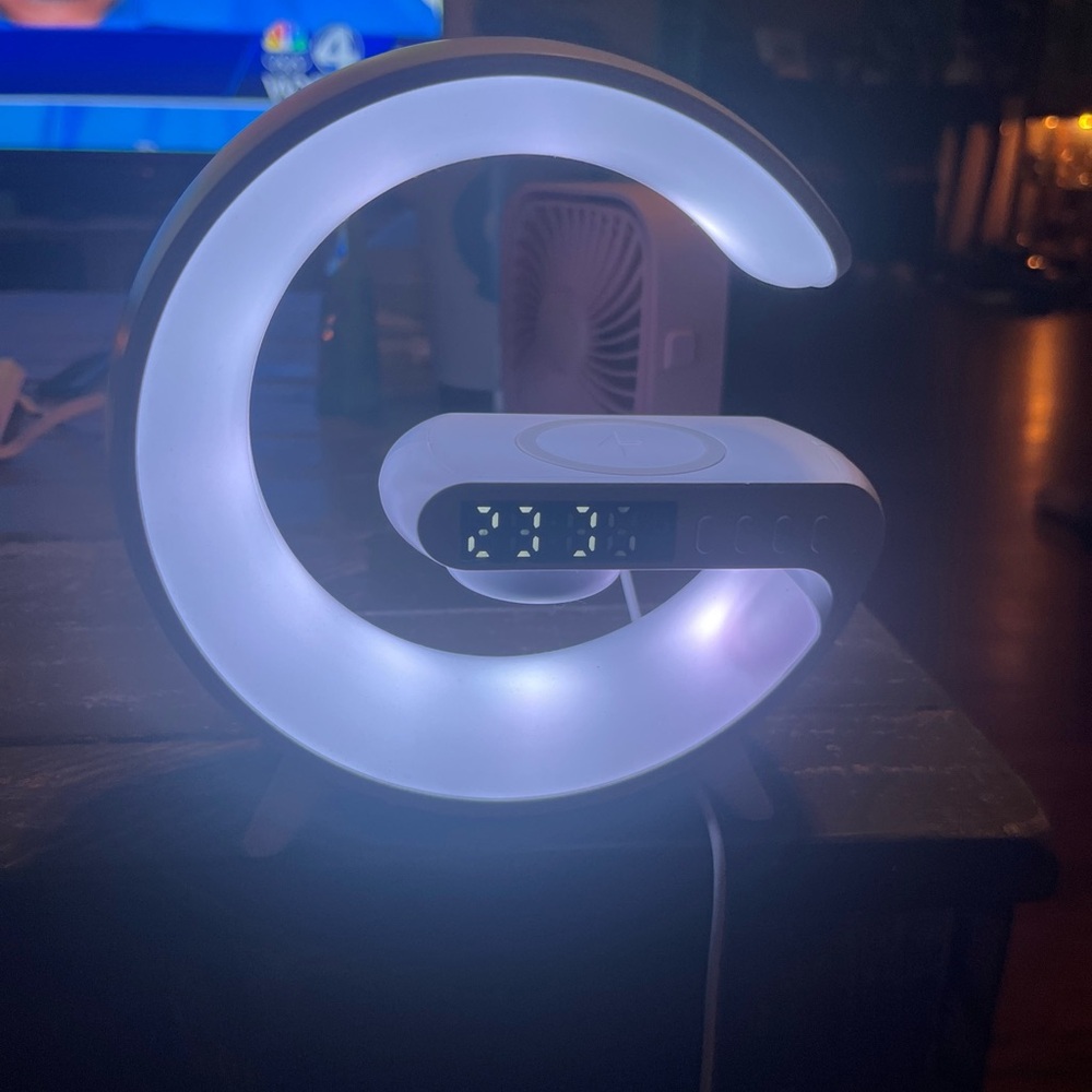 Bluetooth speaker with fast charger dock,changes colors as nightlight and clock